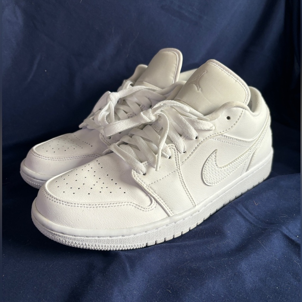 Women’s air Jordan 1 low size 10.5